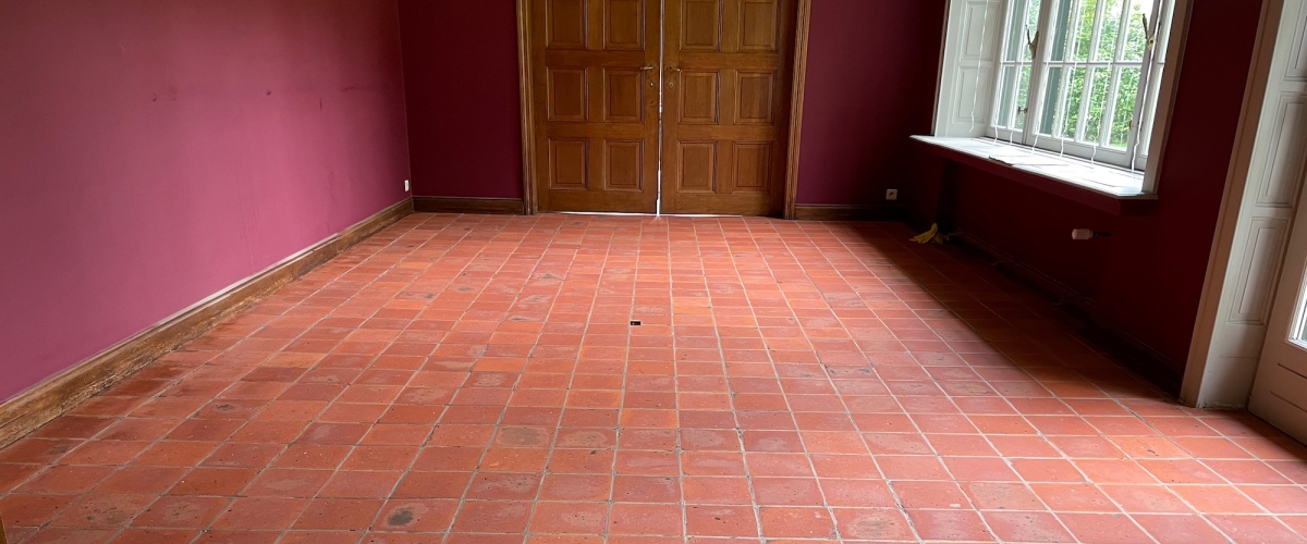 Terracotta vloer na renovatiebehandeling