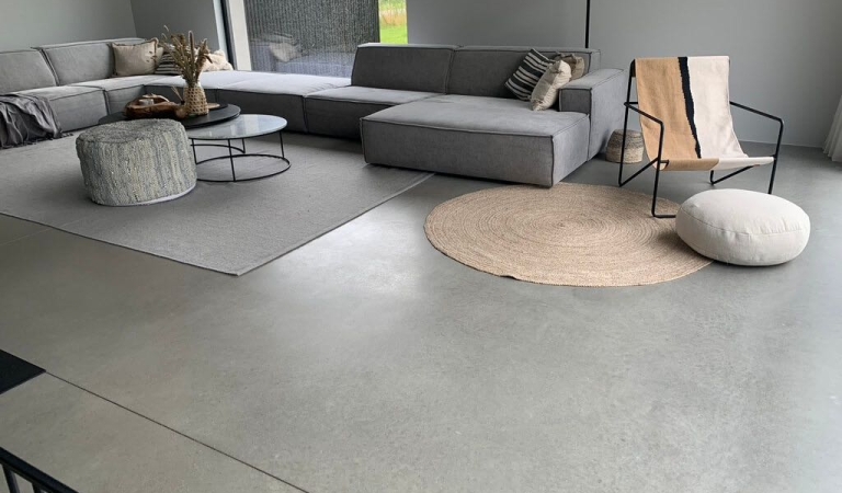 Curing- en sluier verwijdering van polybeton
